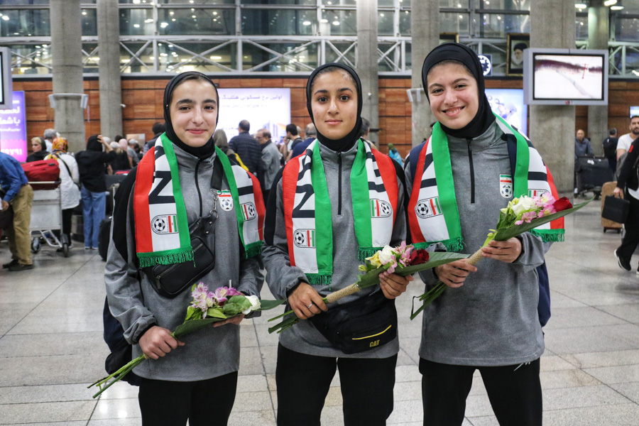 پس از صعود به مرحله دوم نوجوانان آسیا/ دختران پرافتخار مهر عظام به ایران بازگشتند