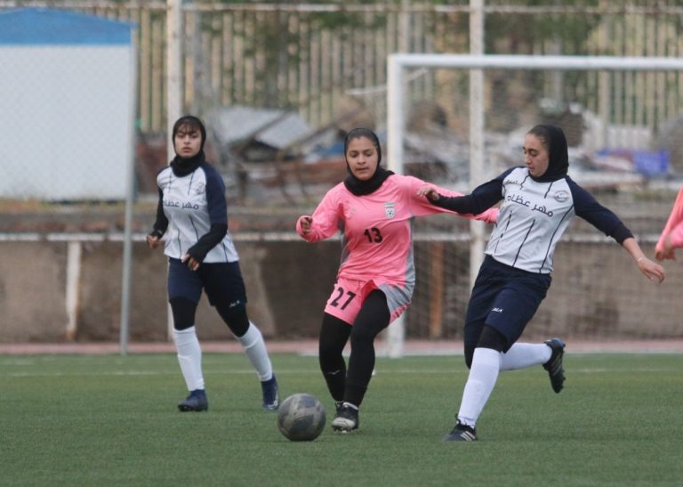 مسابقه دوستانه دختران مهرعظام با تیم ملی فوتبال زیر 15 سال + گزارش تصویری